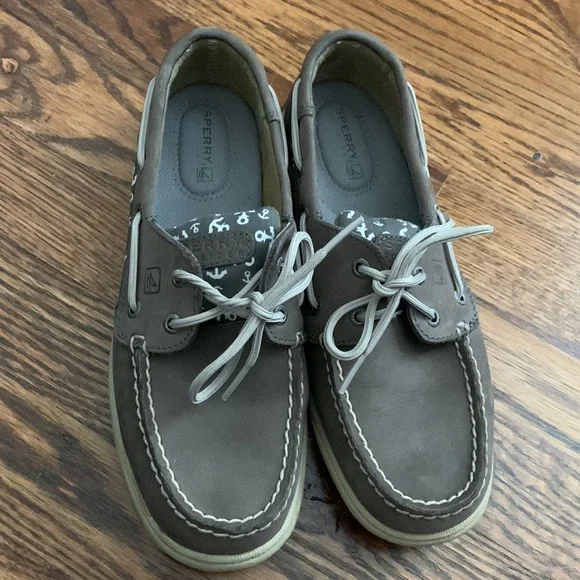 Sorry womens topsides - Picture 2 of 8